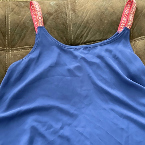 Tank tops - Picture 2 of 2